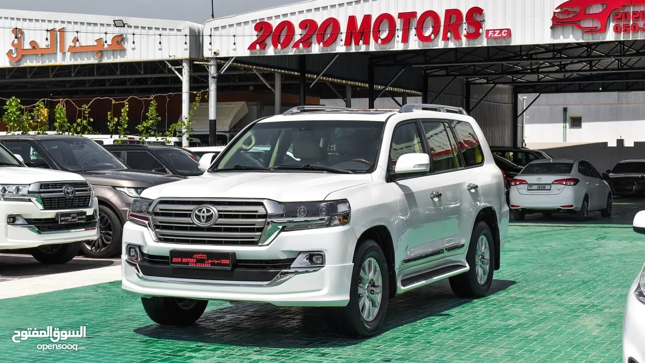 Toyota Land Cruiser 2016 GCC V6 - With sunroof