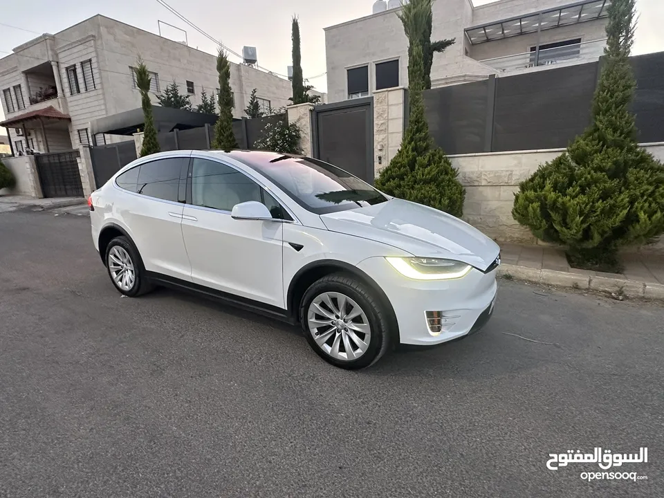 Tesla Model X تيسلا مميزة جدا