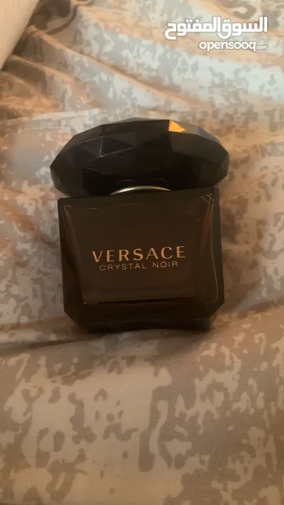 عطر Versace اصلي للبيع سعر الجديد منه 120 مستعمل منه فقط حدود ال 10 رشات فقط و للبيت فقط ب 40 دينار
