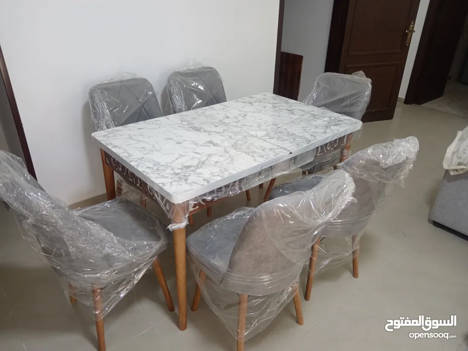 اثاث جديد لم يستخدم بداعي السفر