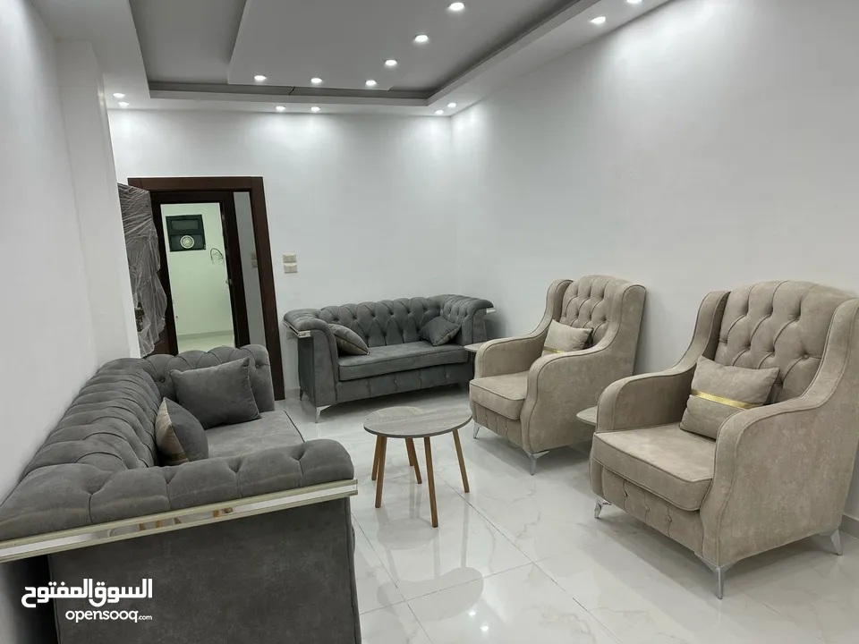 شقه فاخره 150متر مع هدية عفش بناء حديث للبيع من المالك كاش او اقساط