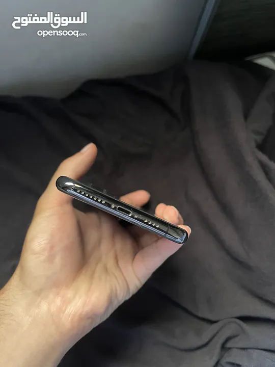 iPhone 11 pro max  265 gb .   سعر حرق   .....بطارية 87