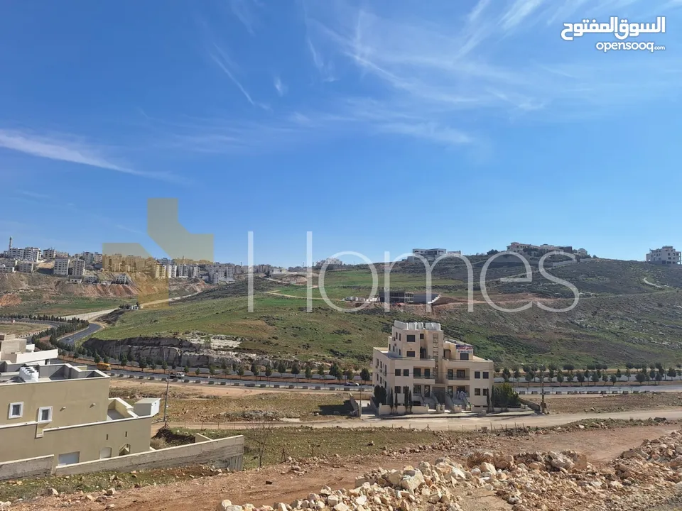 ارض تصلح لبناء فيلا خاصة للبيع في عبدون بمساحة ارض 1172م