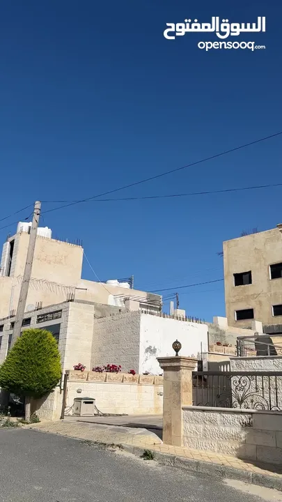 فيلا للإيجار/ للبيع بإطلالة جميلة جدا Villa for rent/sale with beautiful views and amenities!