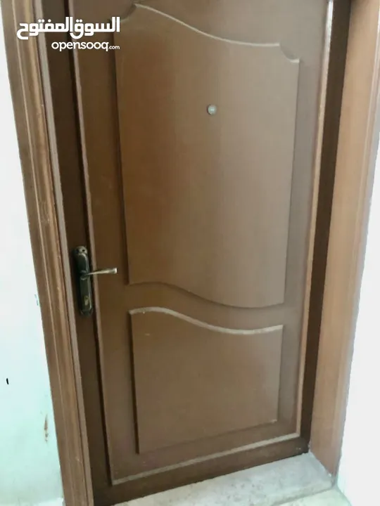 شقة للبيع في موقع مميز في الزرقاء الجديده - محاطه بفلل من جهتين