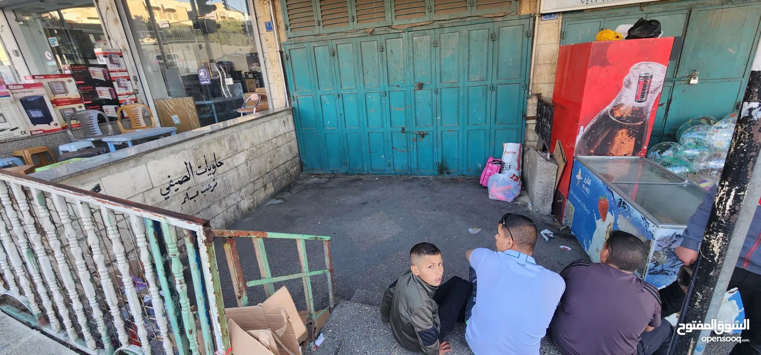 للبيع محل تجاري في بيت لحم منطقة بيت جالا مساحة 50 متر مع مخزن 160 متر