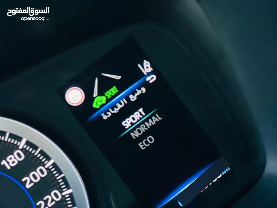 تيوتا كورولا هايبرد ترخيص 2022 فل بدون فتحة مميزة  ماتور 1800cc ( بنزين + كهرباء) 170Hp