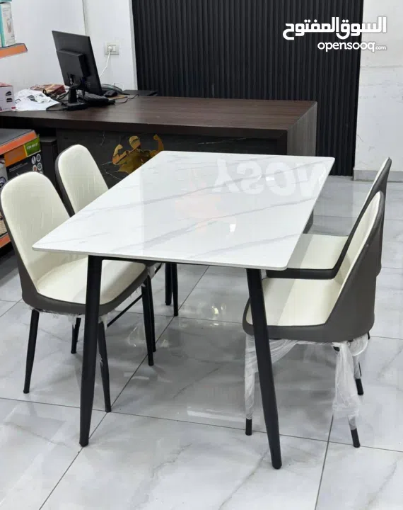 طقم طاولة حجر جرانيت فاخرة مع 4 كراسي طقم طاولة حجر جرانيت فاخرة مع 6 كراسي  لمسة فاخرة تعكس ذوقك