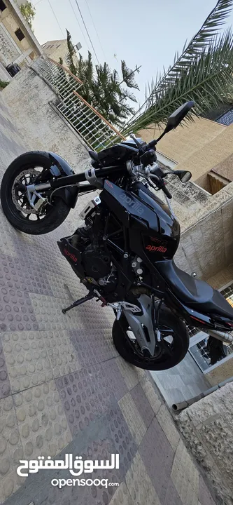 دراجة ابريليا 750 cc بحالة ممتازة 2016 ماشية 24000 فقط مالك ثاني صيانة دورية في الشركة 3200 دينار