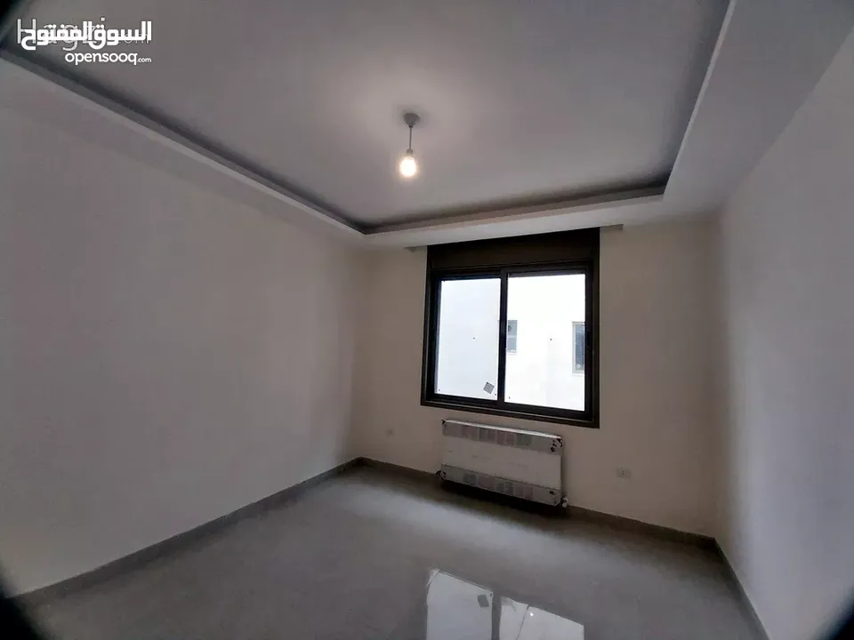 شقة طابق ارضي بمساحة 150 متر مع ترس إمامي للبيع في منطقة ام السماق  ( Property ID : 30719 )