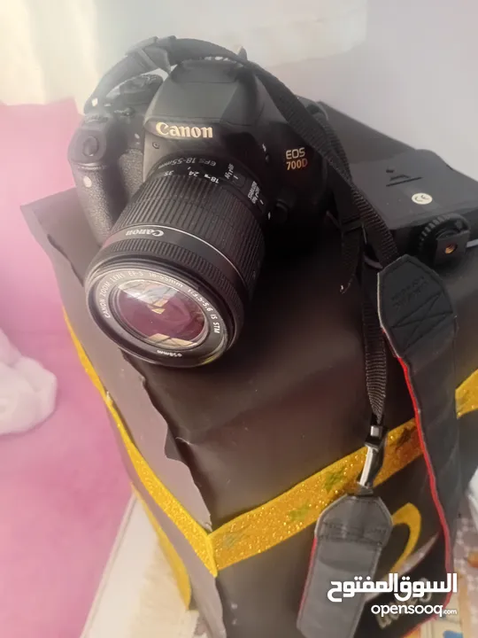 كاميرا كانون D700 للبيع بحاله ممتازه