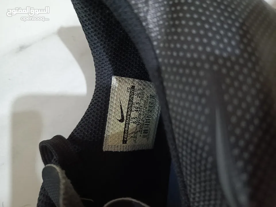 بوط نايك اصلييييييييي  استعمال خفيف ولا شخط ولا مزع ومريح