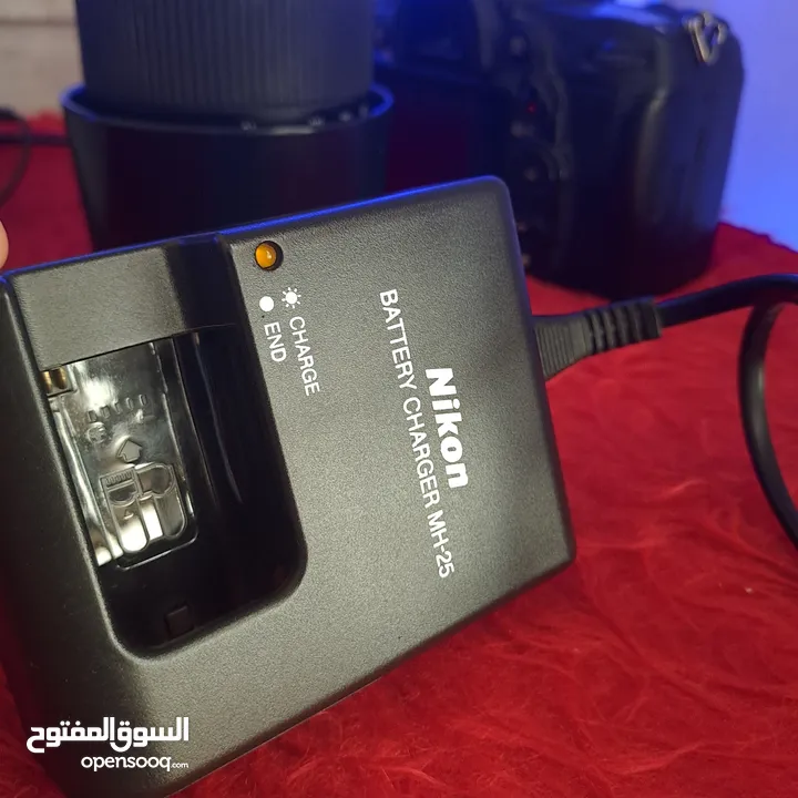للبيع: كاميرا محترفة نيكون D7000 مع عدسة 70-300 مم نظيفه