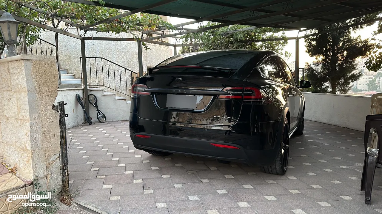 Tesla model X 2021