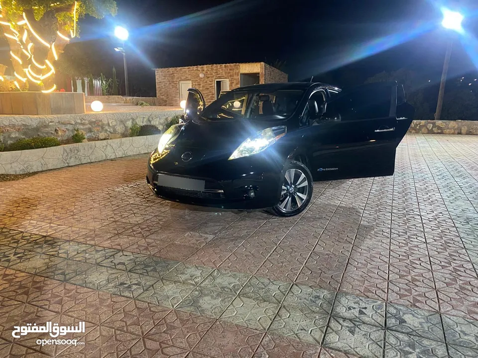 نيسان ليف 2013