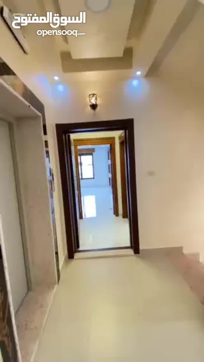 شقة فاخرة طابق اخير مع روف دوبلكس 200 متر وتراس 60 متر خلف الجامعة التطبيقية اطلالة دائمة بسعر مميز