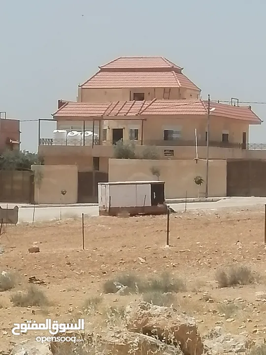 منزل للبيع على شارع 100 مطل منطقة جميلة جدا و هاذيه