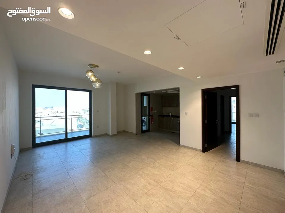 1 BR Luxury Flat with Large Balcony in Boulevard Tower