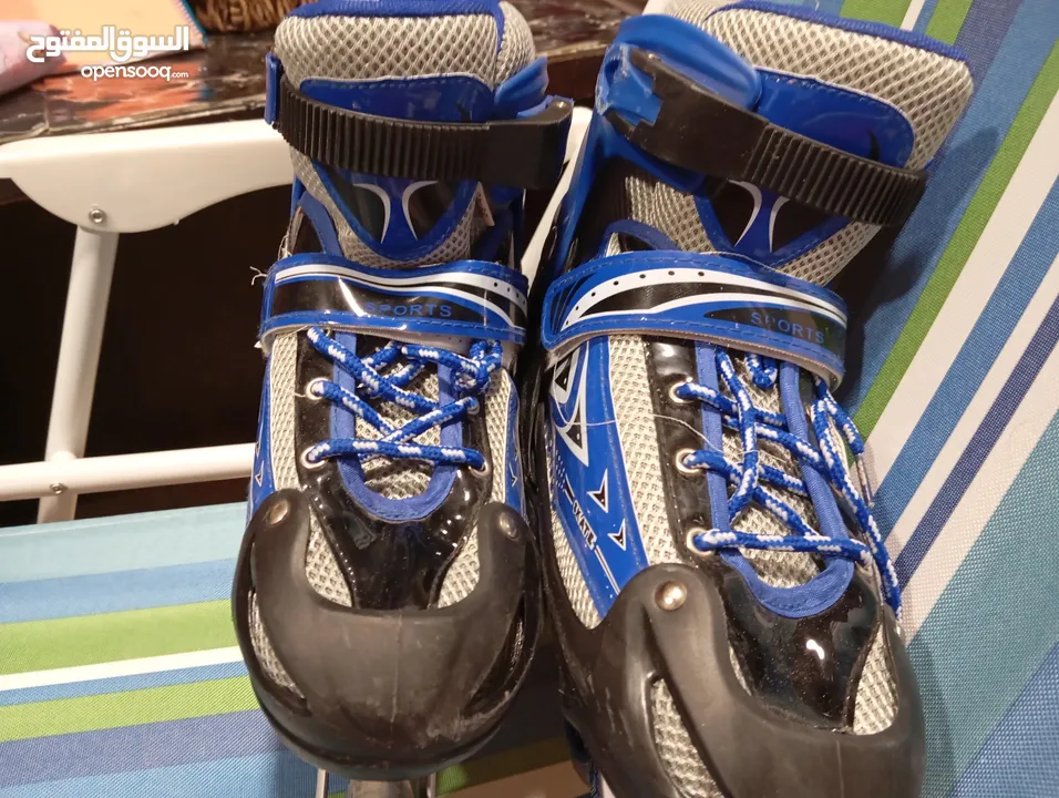 بوت عجال (سكيت - skate ) مستعمل لمده بسيطه  مع شنطة السكيت  مناسب من نمره 39 - 43 / يتوسع.