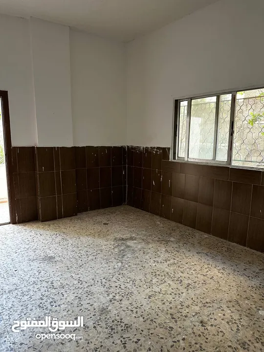 شقة للإيجار في الزرقاء بجانب مدرسة الأمير حمزة في حي الأمير محمد  - من المالك مباشرة