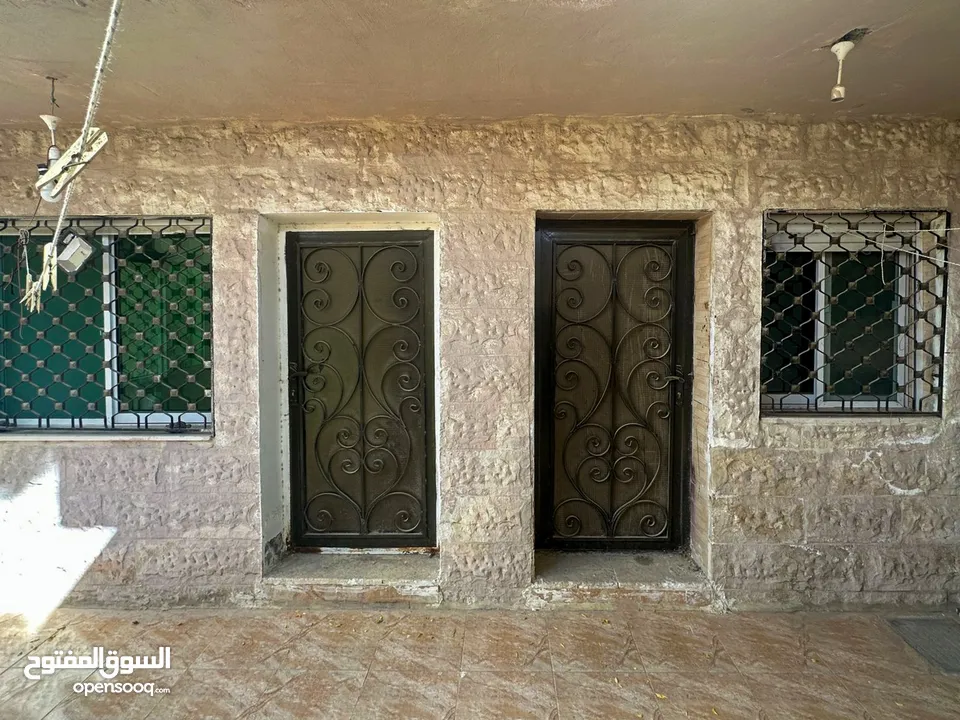 شقة شبه ارضي الحي الجنوبي بالقرب من مستشفى بديعة مساحة 90 متر مربع بسعر مغري
