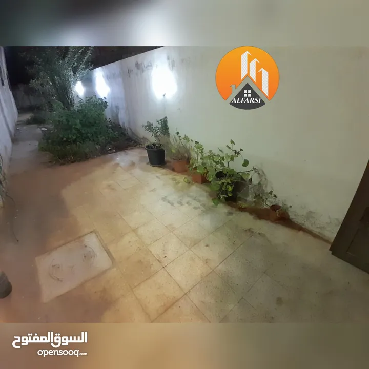 شقة ارضية بناء حديث مستقلة تراس / كراج خاص / وحدائق قرب كل الخدمات اجار مغري لا يعوض في ضاحية الاقصى