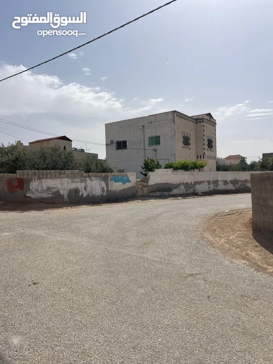بيت طابقين