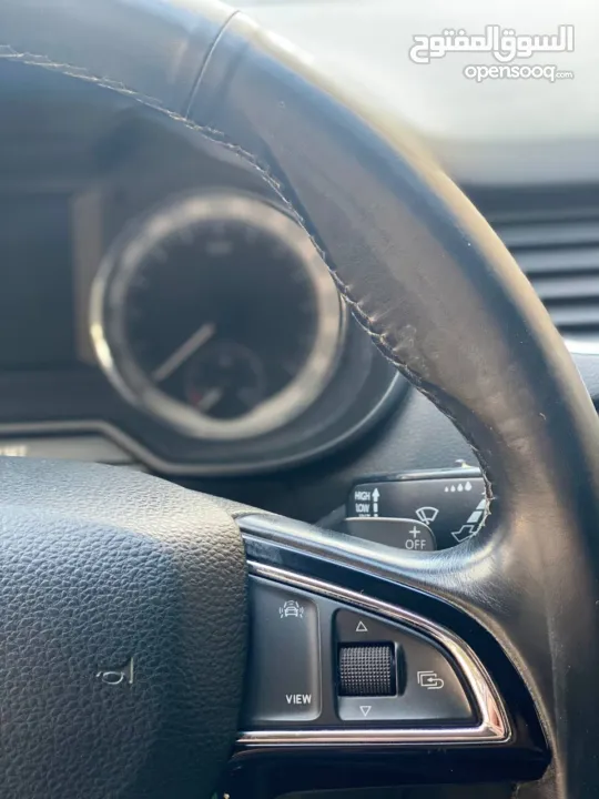 سكودا اوكتافيا 2020 فل الفل ما عدا فتحه السياره بحاله الشركه انضف من البرايڤت ماشيه 16000الف