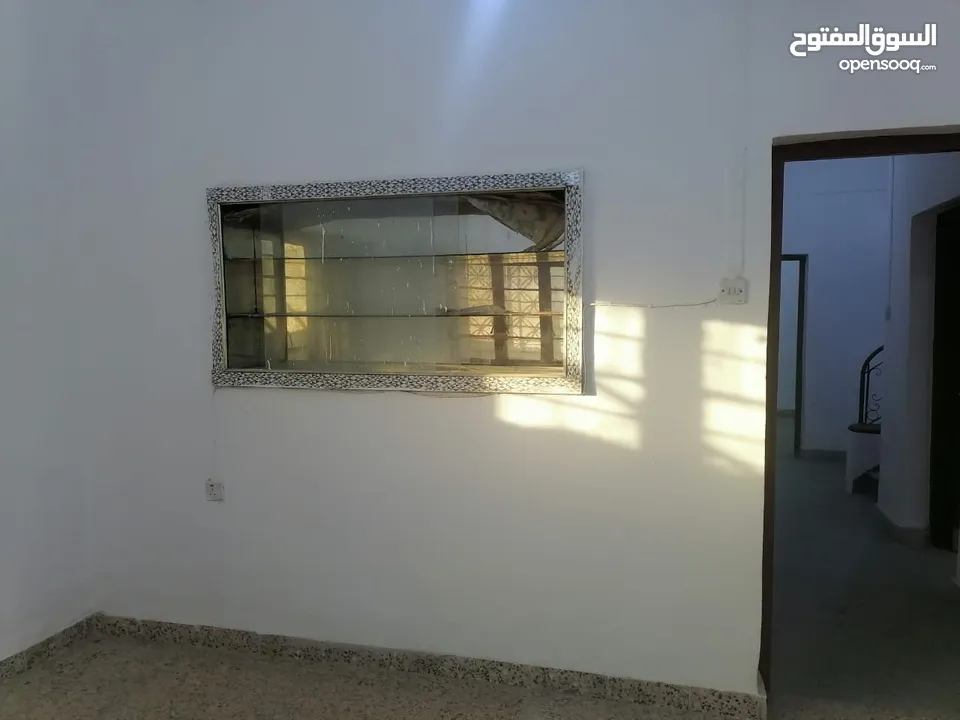 بيت تجاري للإيجار في الجزائر العباسية