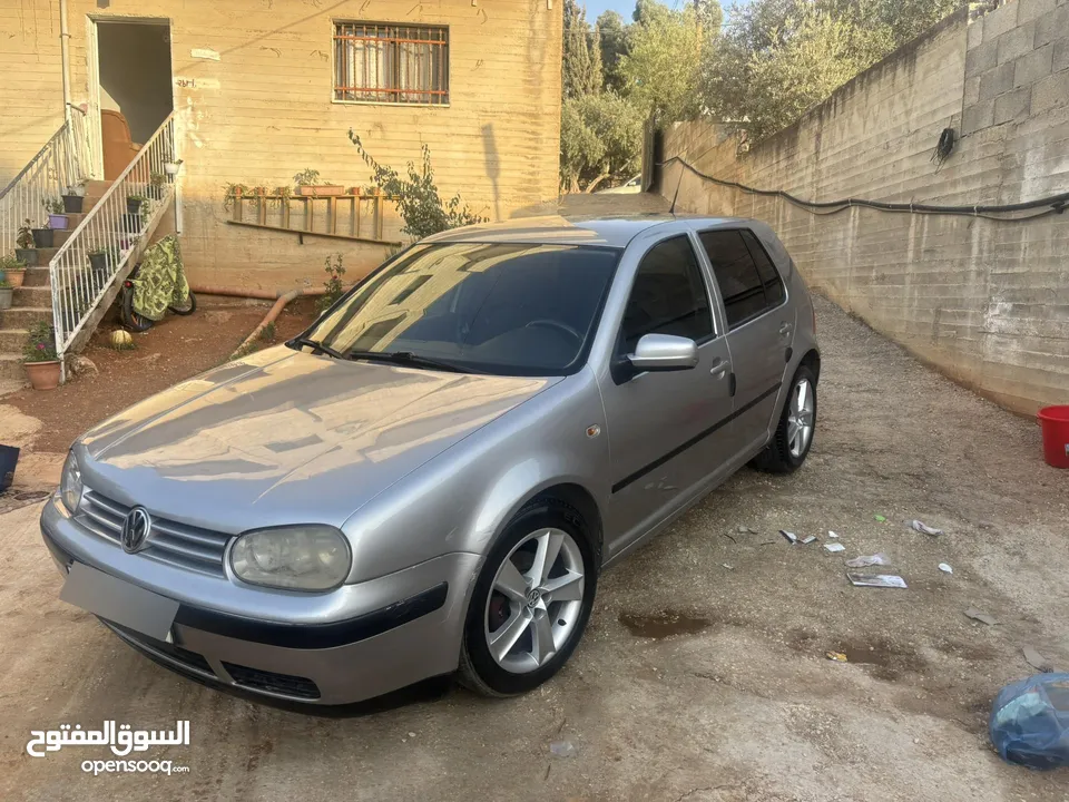 جولف موديل 2002 للبيع السيارة الف موجودة في قبلان  ا