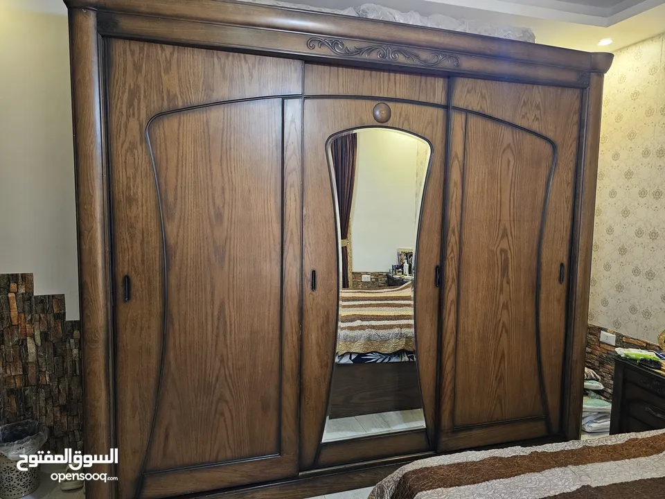 غرفة نوم البطة خشب زان ثقيل بحالة ممتازة للبيع