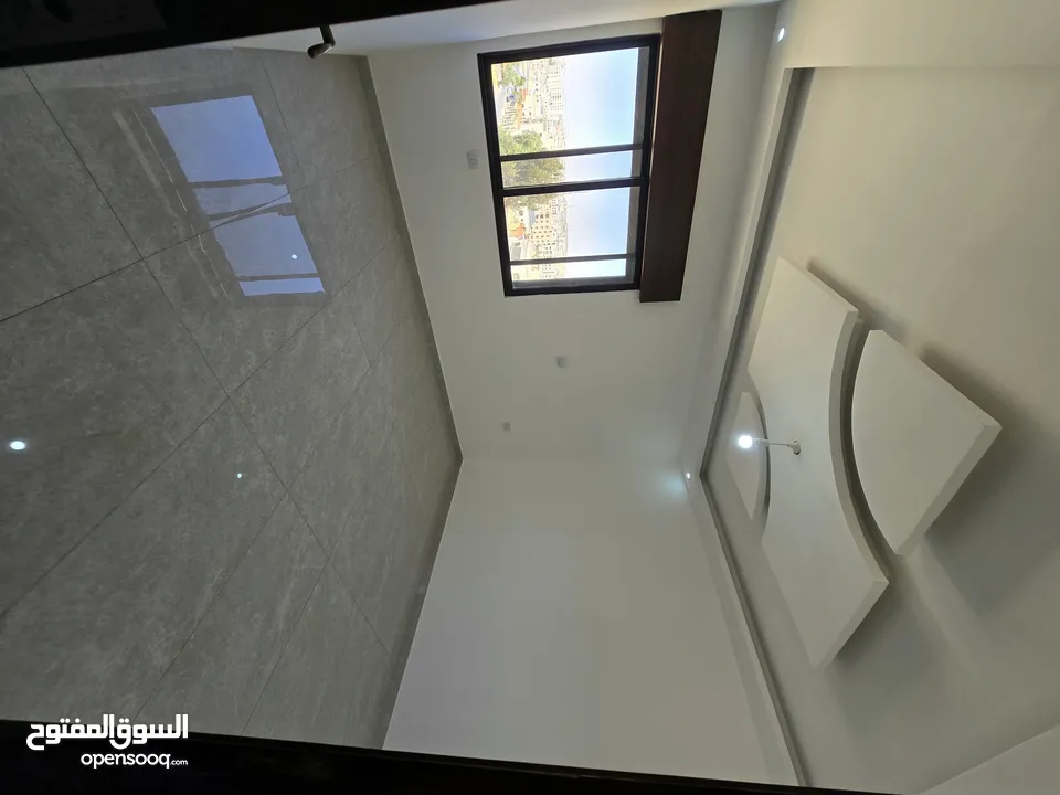 شقة يوبر ديلوكس طابق اخير مع روف مساحة 209 م ابو علندا إسكان الكهرباء