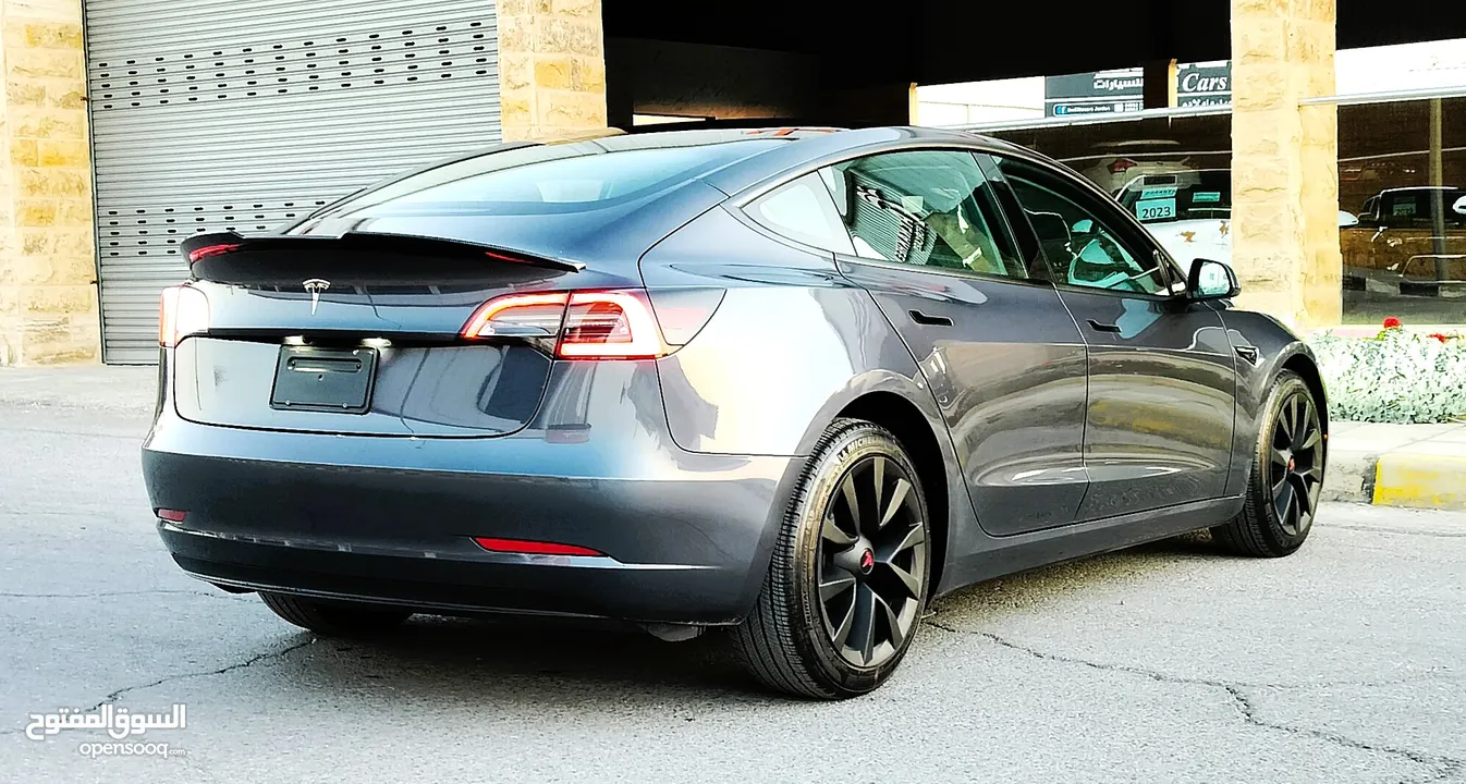 تيسلا 2023 MODEL 3 فحص كامل 4 جـيـد ممشى قليل 20 الف بحالة الوكالة لون فيراني مميز بسعر محرووق ولقطة