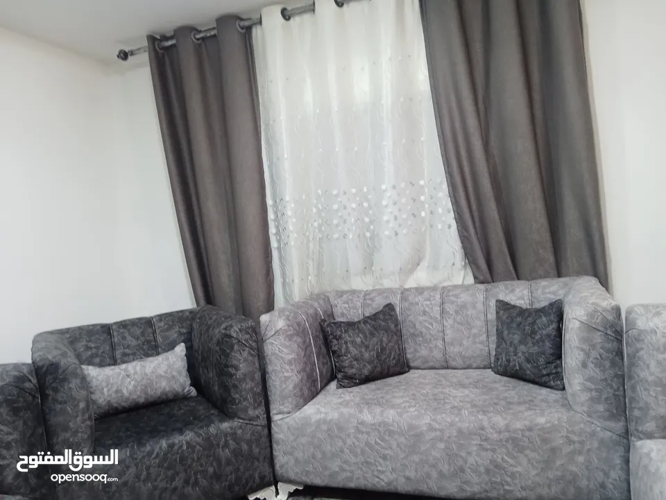 طقم كنب 7 مقاعد مع برادي للبيع