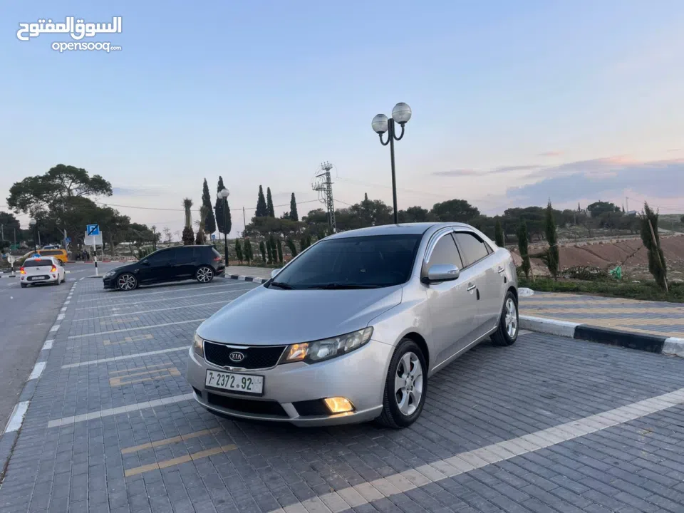 متوفر للبيع كيا بيكانتو2019. كيا فورتي 2008 فل اضافات 4 غيار