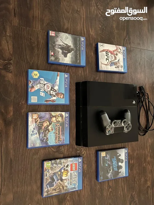 بليستيشن 4 + يد + 6 العاب (حالة ممتازة)  PS4 + controller + 6 games (excellent condition)