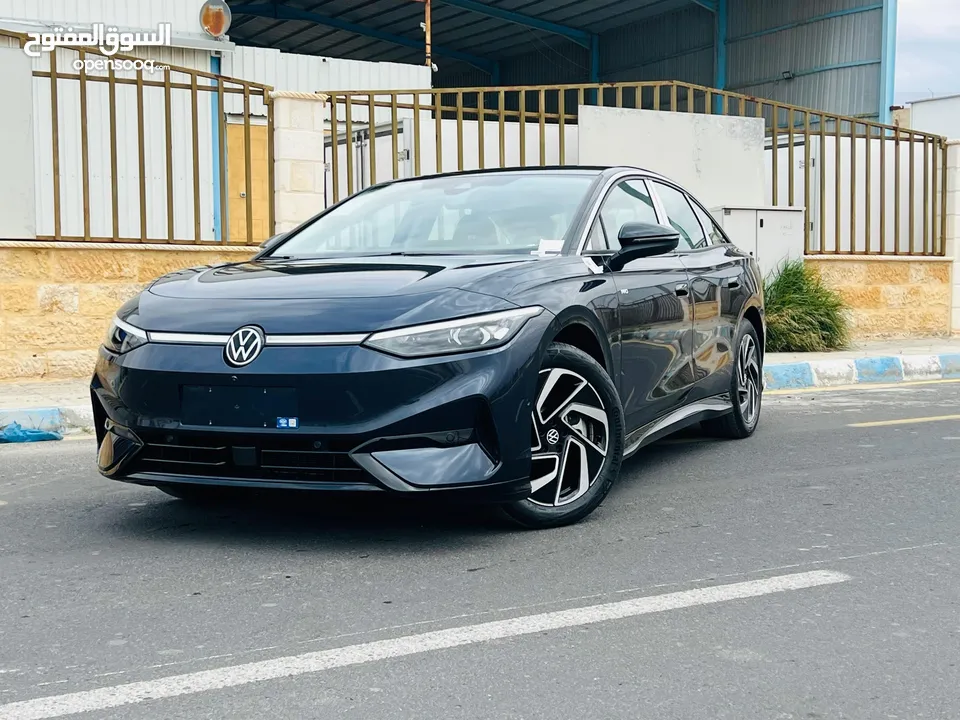 عرض حصري و مغري على اخر سيارتين  Volksvagen id7 2023 pro zero