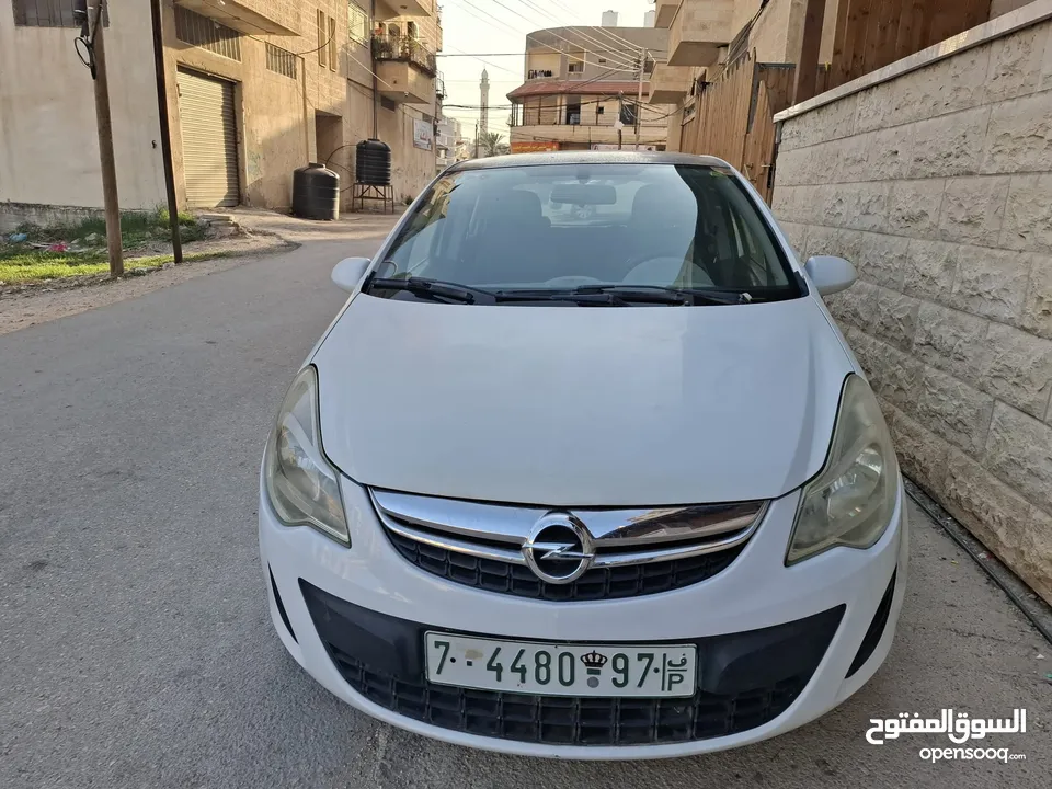 سيارة بشكل ممتاز