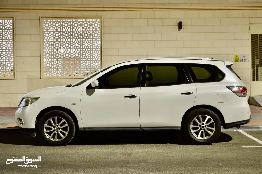 White Nissan Pathfinder 2015 For Sale
