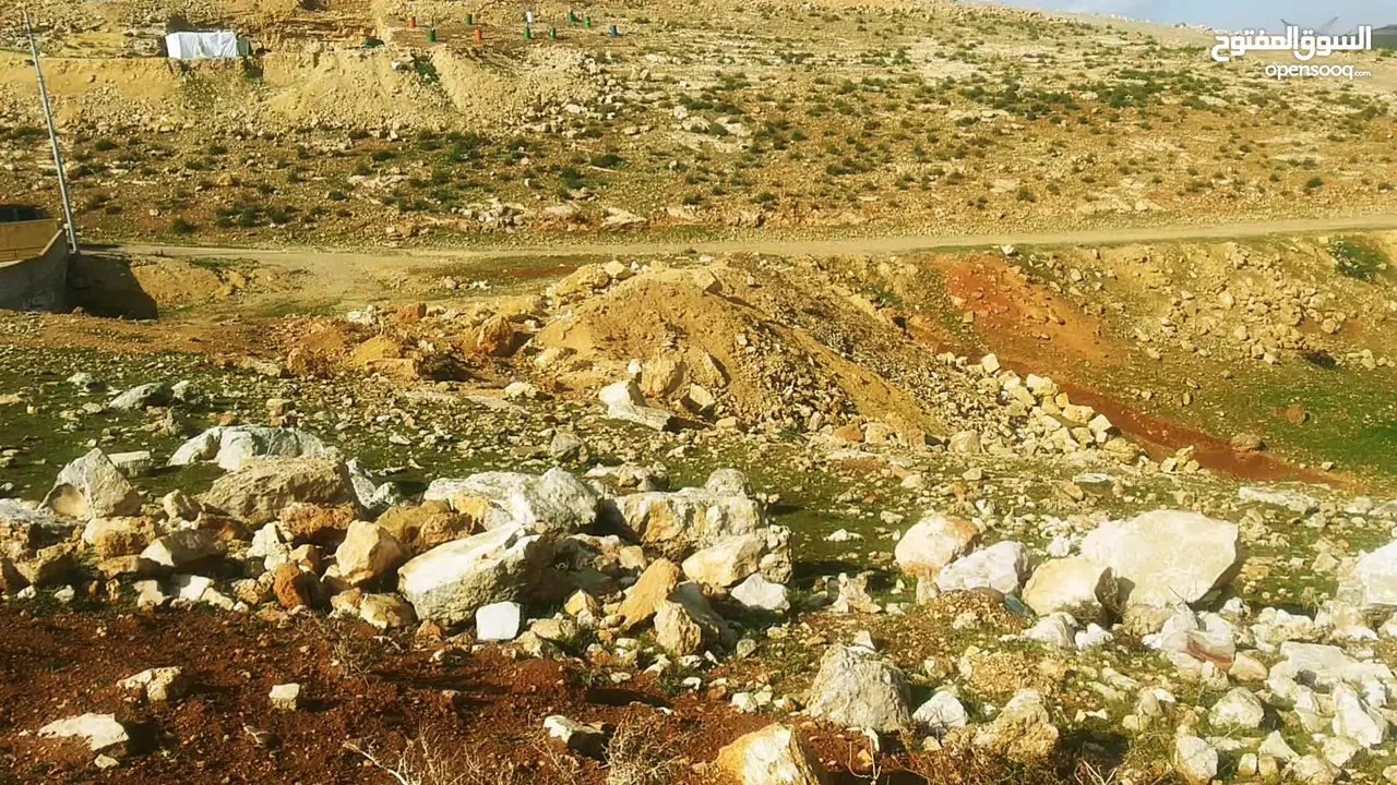قطعة ارض 500م مفروزه قريبة من ترخيص شمال عمان من الجهة الشرقية ذات منسوب