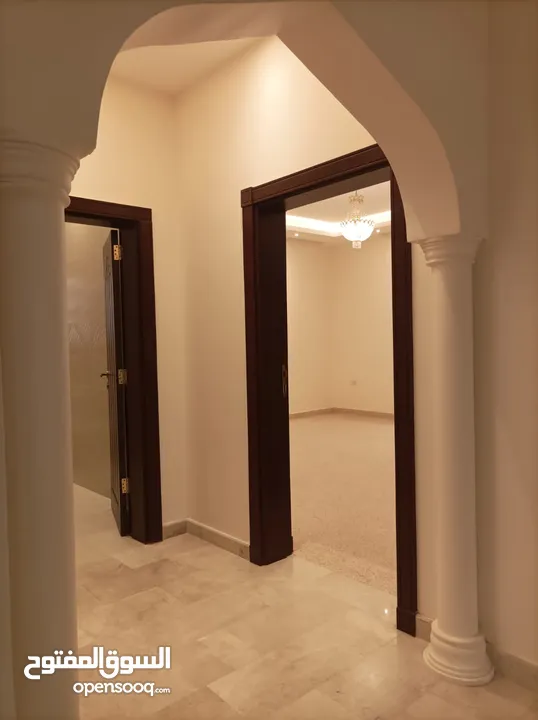 6 Bedrooms Villa for Sale in Al Khuwair REF:1046AR