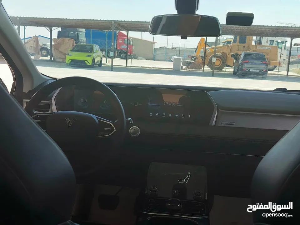 نيتا يو برو 2022 لون باذنجاني حره