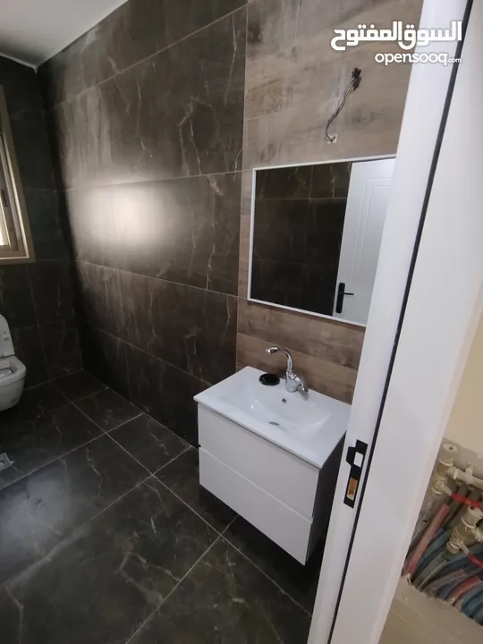 شقه مع حديقه للبيع