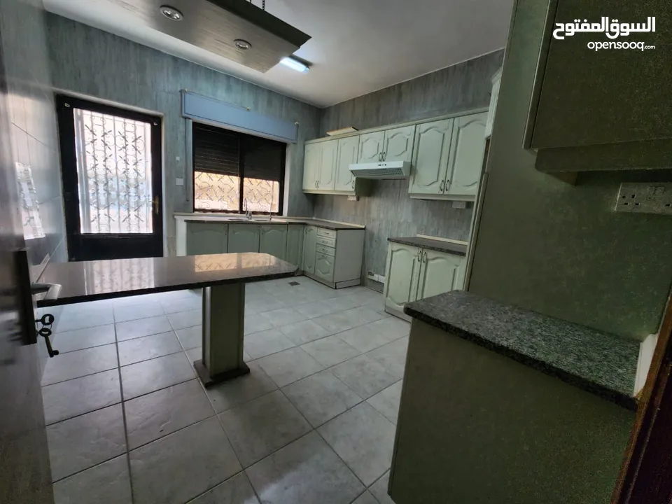 شقة فارغة للإيجار في عبدون - ref : 14626