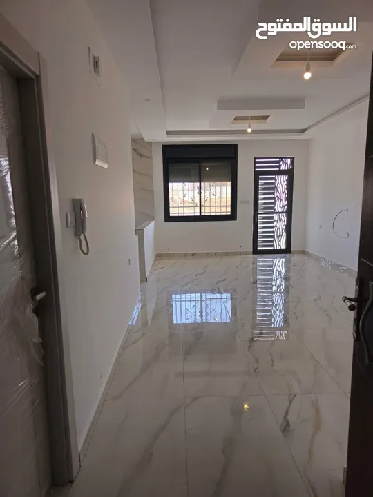 شقق سكنية للبيع / الكرك - الوسية / متوفر شقق في جميع الطوابق / تشطيبات ديلوكس و بأسعار منافسة.