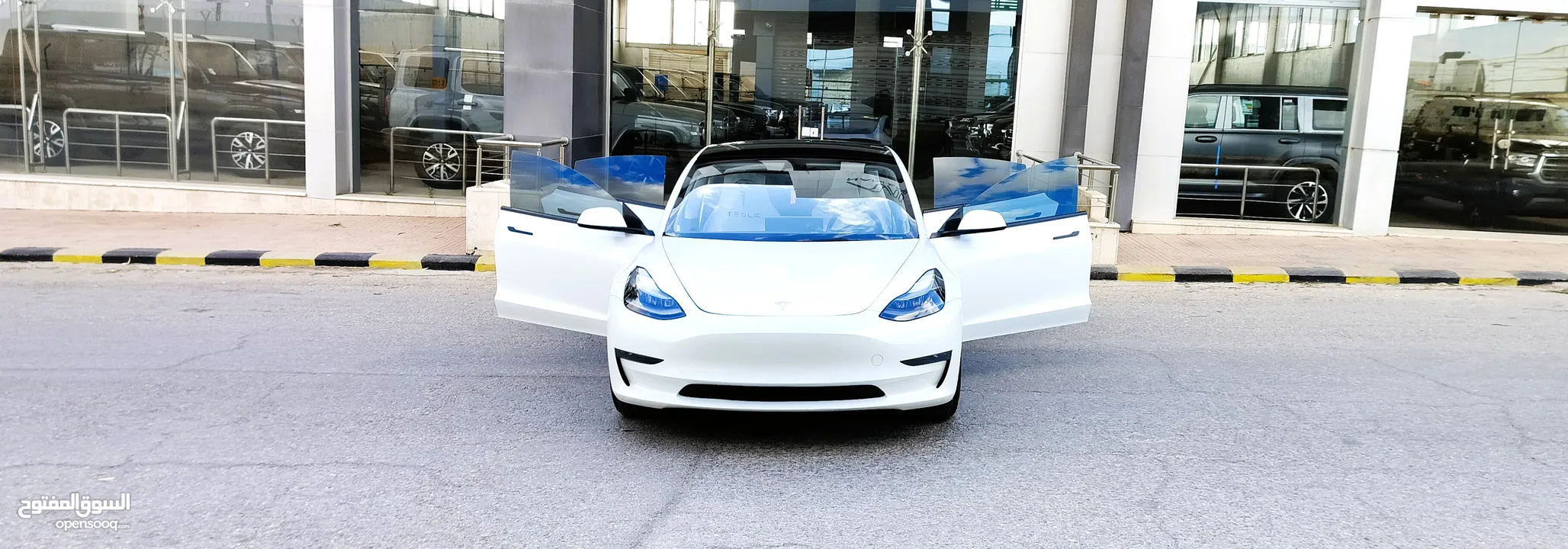 تيسلا 2022 model 3 بحالة الوكالة فحص كامل اوتوسكور +B لون مميز في الحرة للبيع بسعر لقطة ومحرووووق
