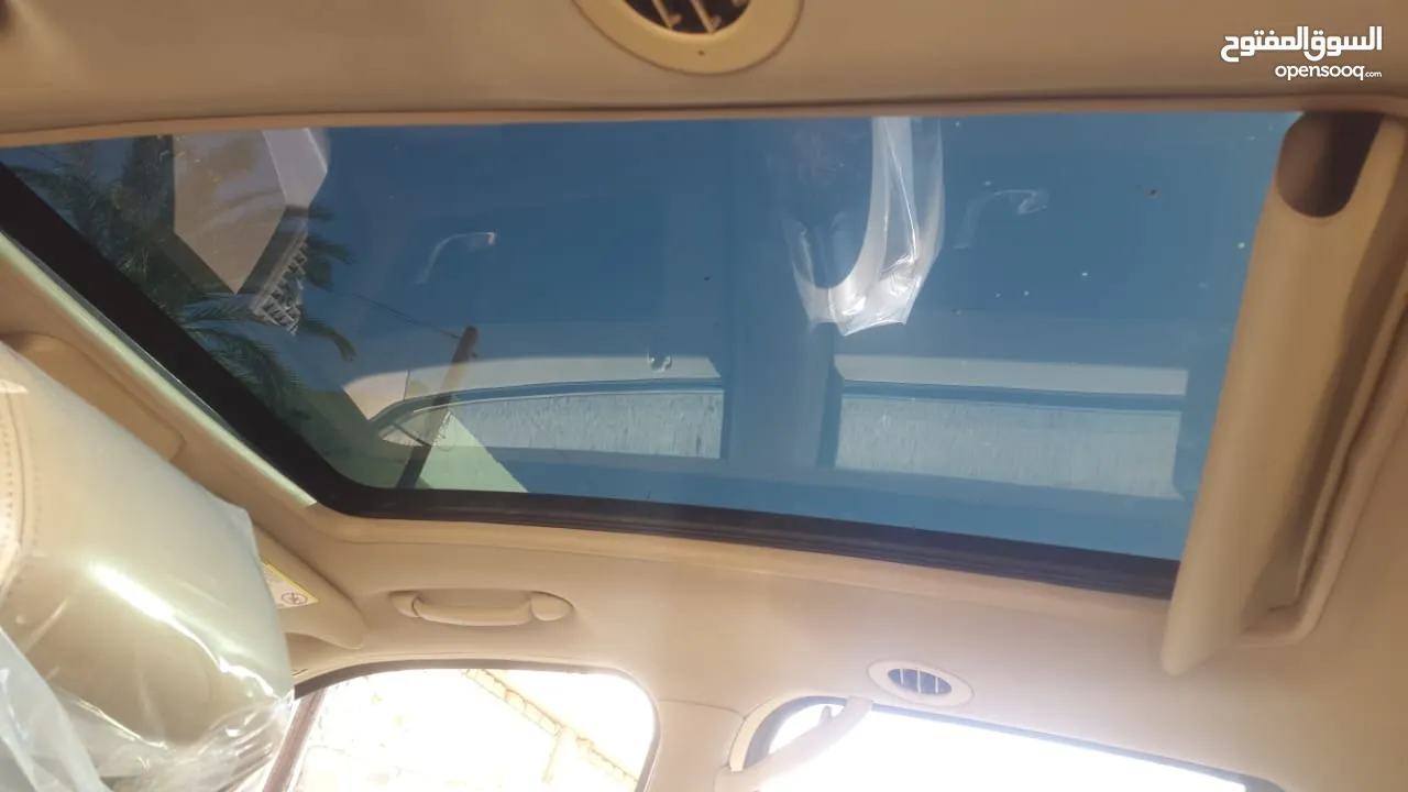 سيارة كاديلاك نوع SRX موديل 2006 بحالة جيدة جداً تتميز بداخلية نظيفة جداً