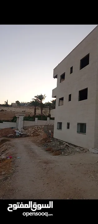 عمارة للبيع في الشواورة 3 طبقات  بسعر شقة  في اجمل موقع في الشواورة