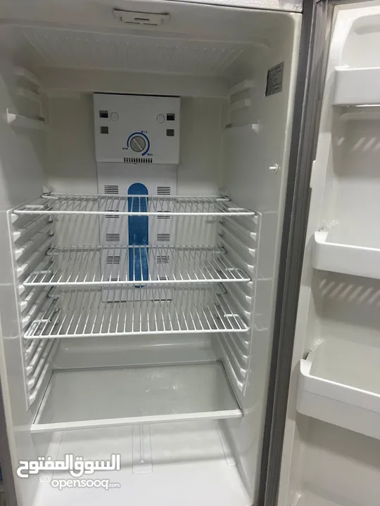 للبيع المستعجل ثلاجة للبيع بداعي السفر