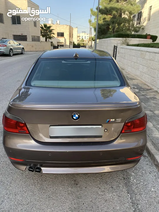 BMW E60 - لون شمباني